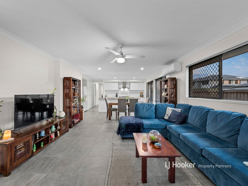 52 Macadamia Circuit, Park Ridge QLD 4125