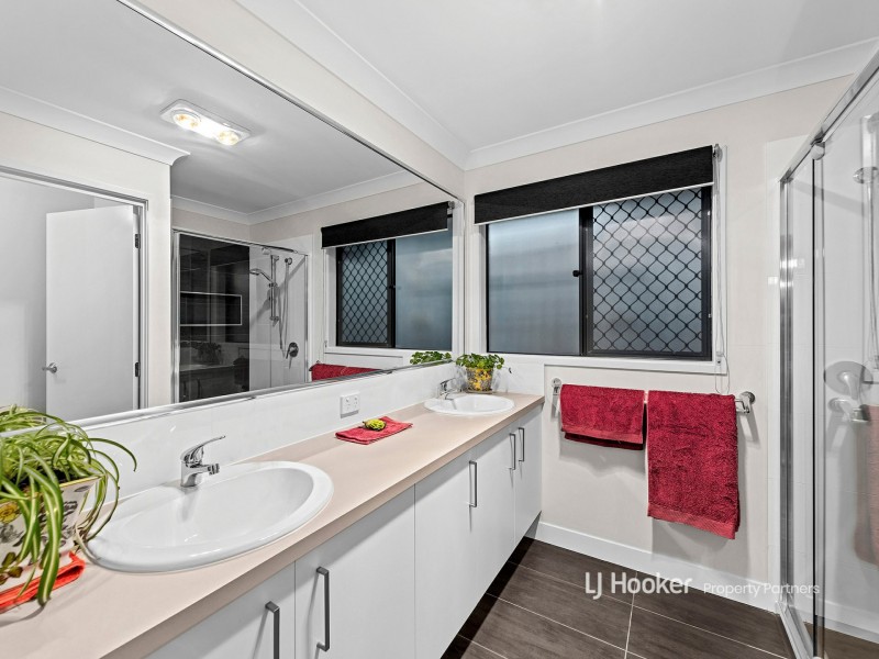 52 Macadamia Circuit, Park Ridge QLD 4125