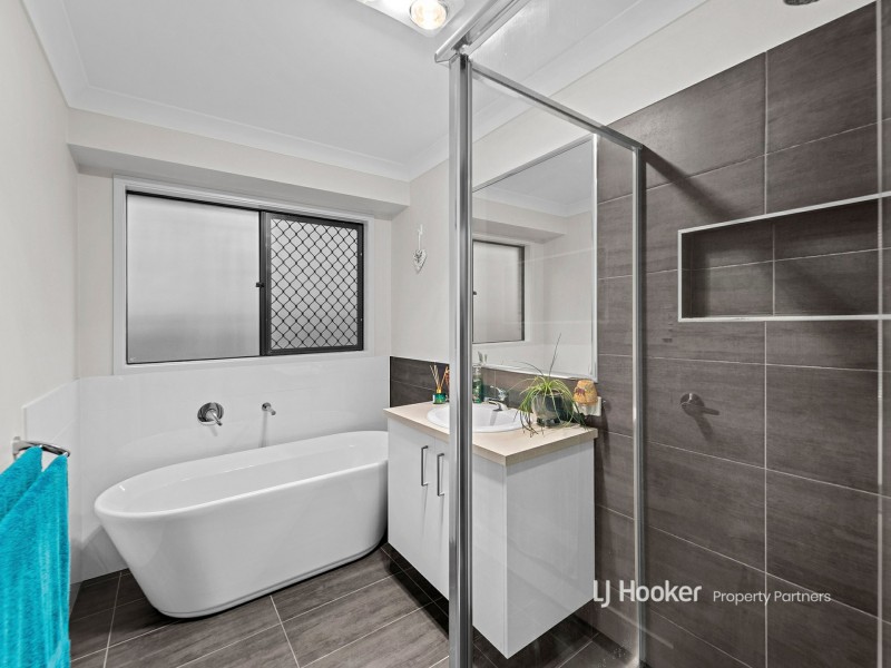 52 Macadamia Circuit, Park Ridge QLD 4125
