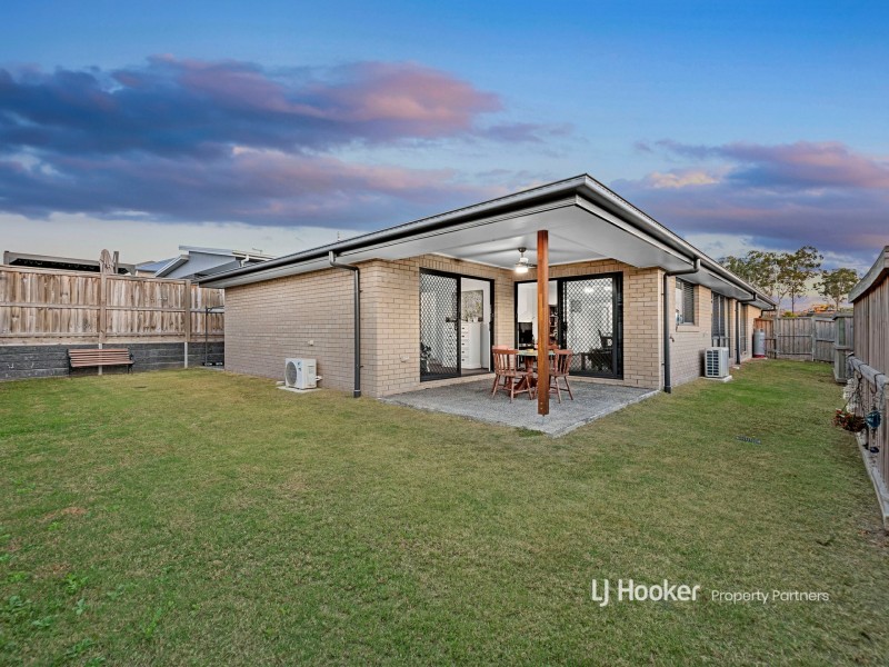 52 Macadamia Circuit, Park Ridge QLD 4125