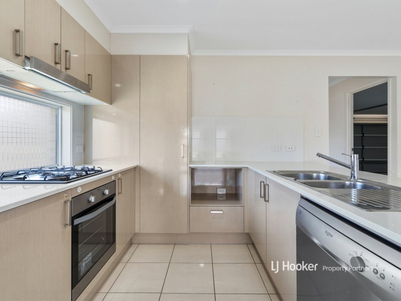 8 Sabine Circuit, Holmview QLD 4207