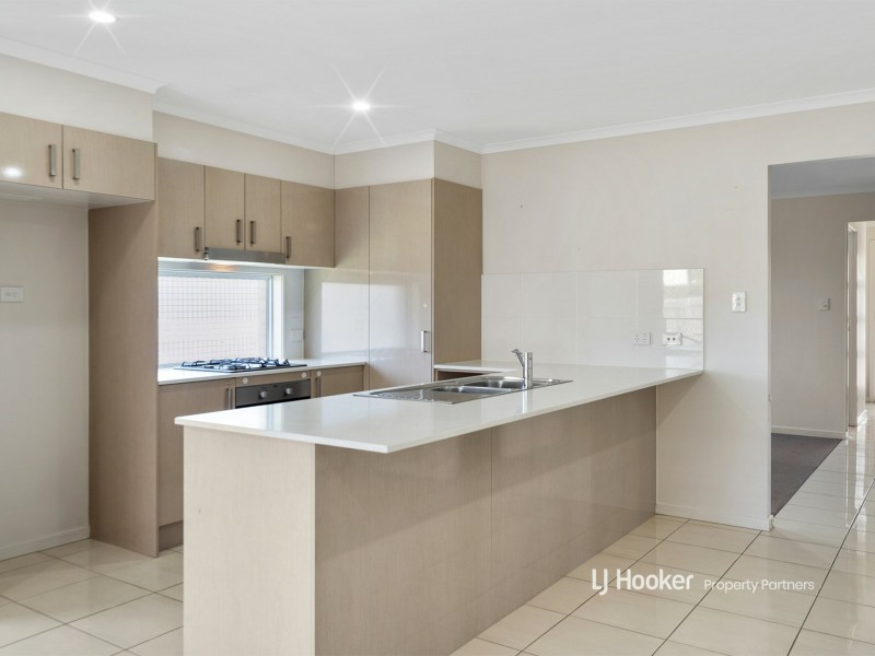 8 Sabine Circuit, Holmview QLD 4207