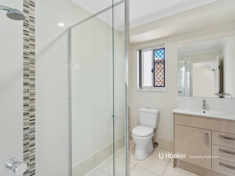 8 Sabine Circuit, Holmview QLD 4207