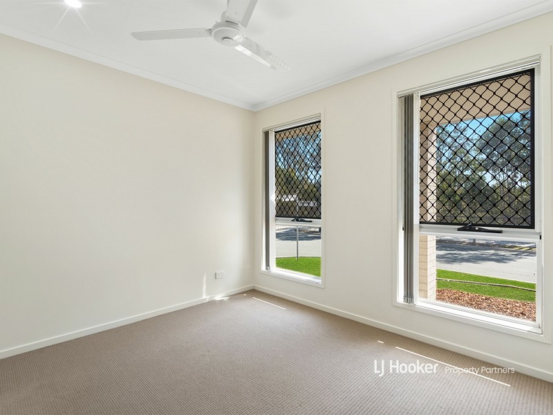 8 Sabine Circuit, Holmview QLD 4207