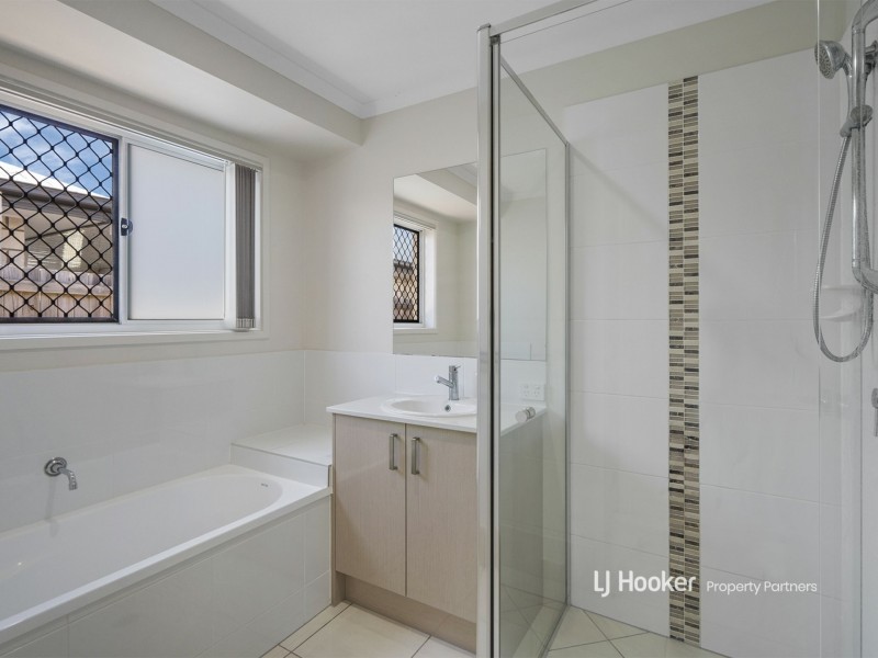 8 Sabine Circuit, Holmview QLD 4207