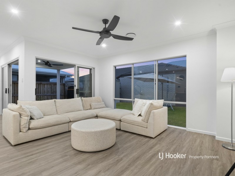 8 Bassin Street, Pallara QLD 4110