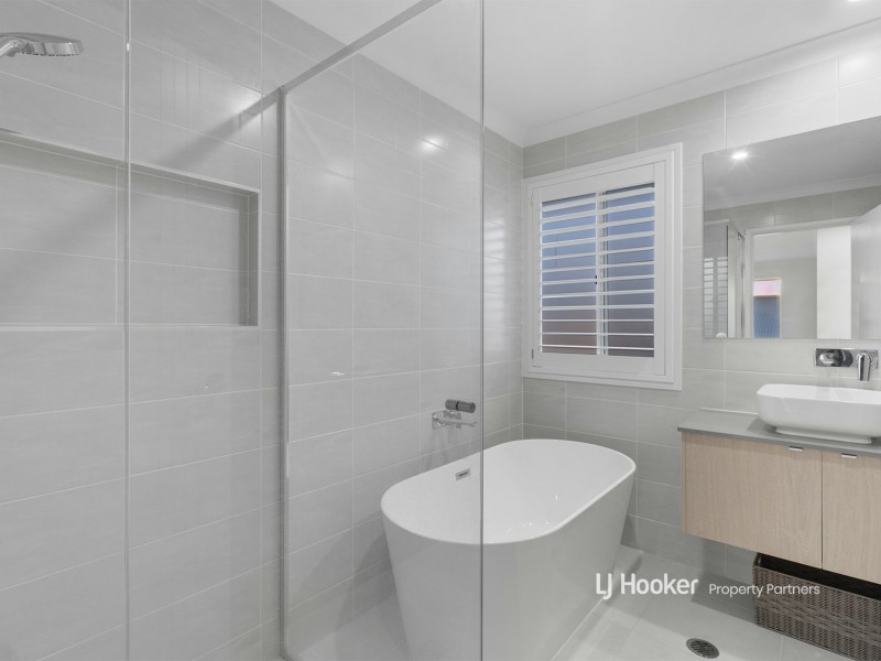 8 Bassin Street, Pallara QLD 4110