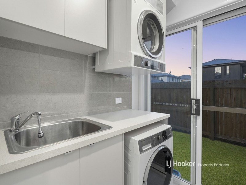 8 Bassin Street, Pallara QLD 4110