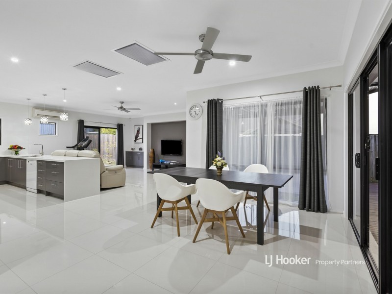48 Juniper Circuit, Stretton QLD 4116