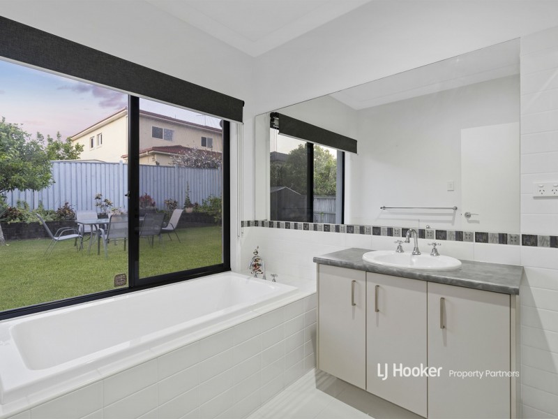 48 Juniper Circuit, Stretton QLD 4116