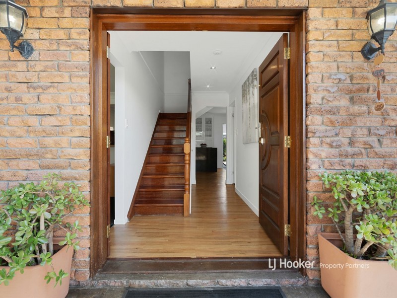 65 Oakleaf Street, Eight Mile Plains QLD 4113