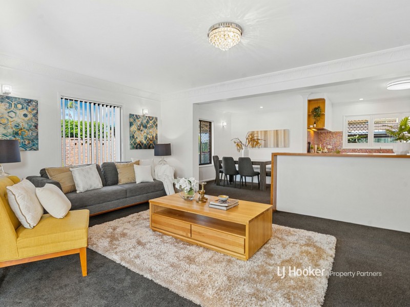 65 Oakleaf Street, Eight Mile Plains QLD 4113