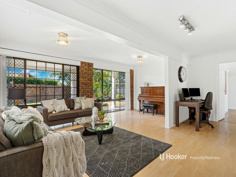 65 Oakleaf Street, Eight Mile Plains QLD 4113