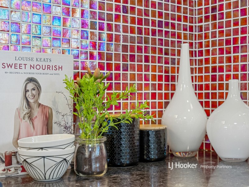 65 Oakleaf Street, Eight Mile Plains QLD 4113