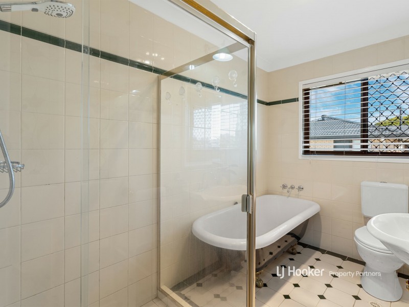 65 Oakleaf Street, Eight Mile Plains QLD 4113