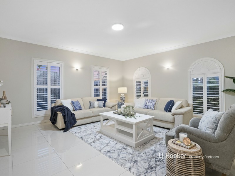 8 Lincoln Place, Stretton QLD 4116