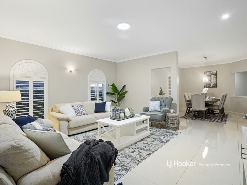 8 Lincoln Place, Stretton QLD 4116