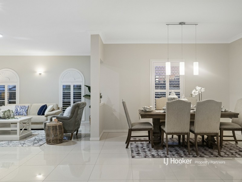 8 Lincoln Place, Stretton QLD 4116