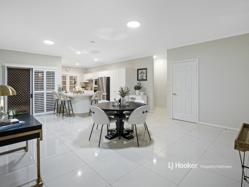 8 Lincoln Place, Stretton QLD 4116