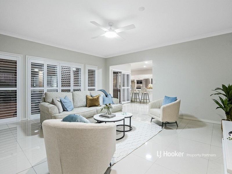 8 Lincoln Place, Stretton QLD 4116
