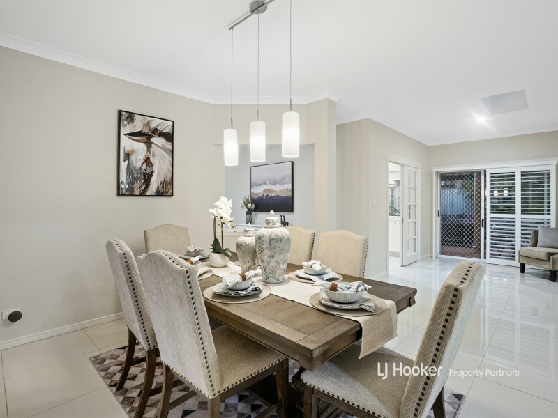 8 Lincoln Place, Stretton QLD 4116