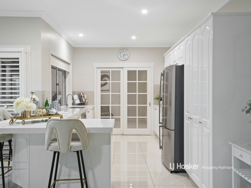 8 Lincoln Place, Stretton QLD 4116