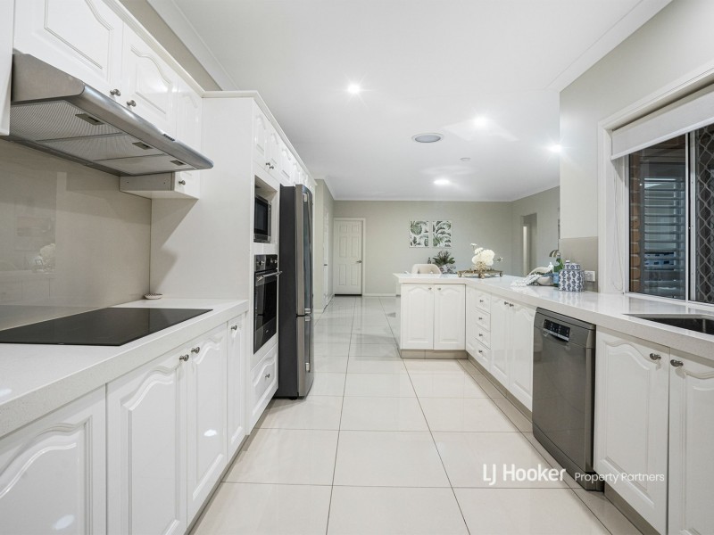 8 Lincoln Place, Stretton QLD 4116