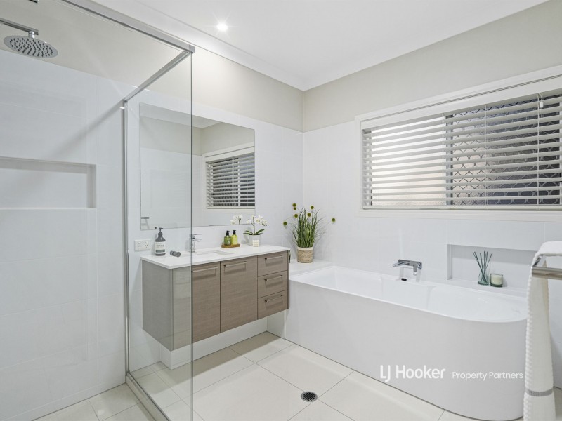 8 Lincoln Place, Stretton QLD 4116