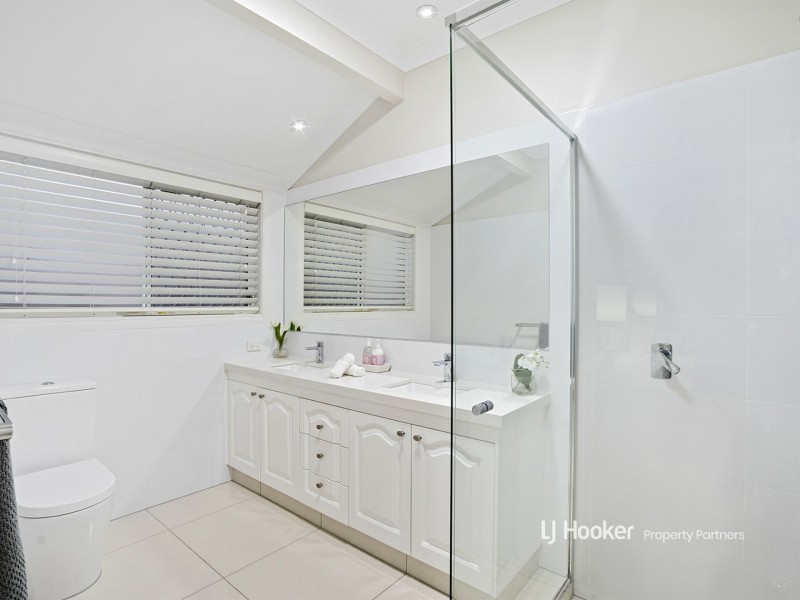 8 Lincoln Place, Stretton QLD 4116