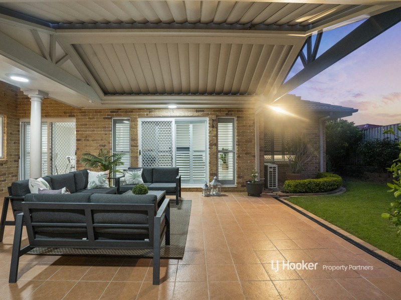 8 Lincoln Place, Stretton QLD 4116