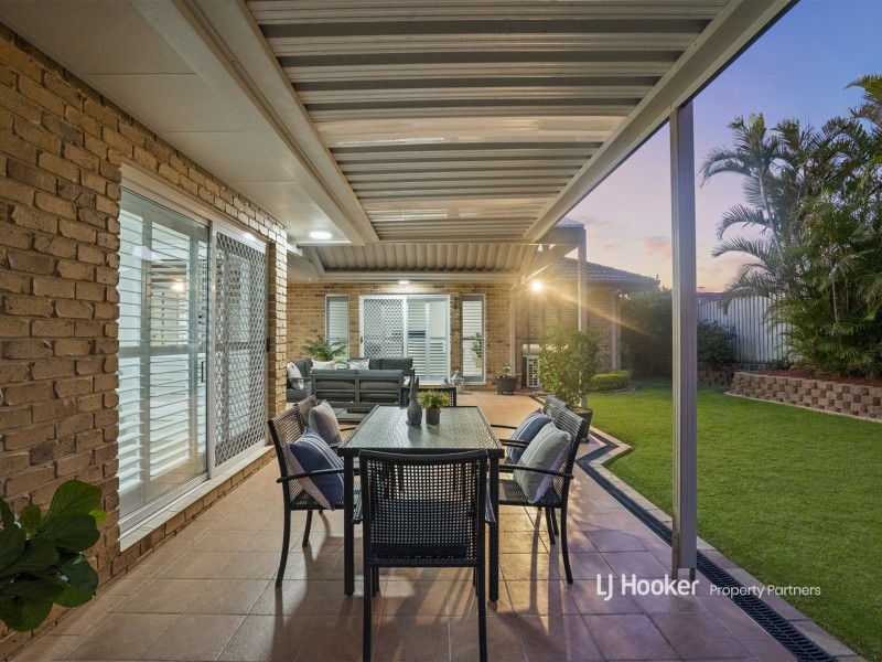 8 Lincoln Place, Stretton QLD 4116