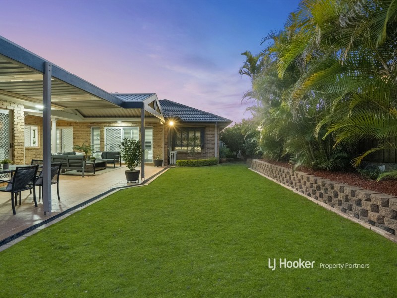 8 Lincoln Place, Stretton QLD 4116