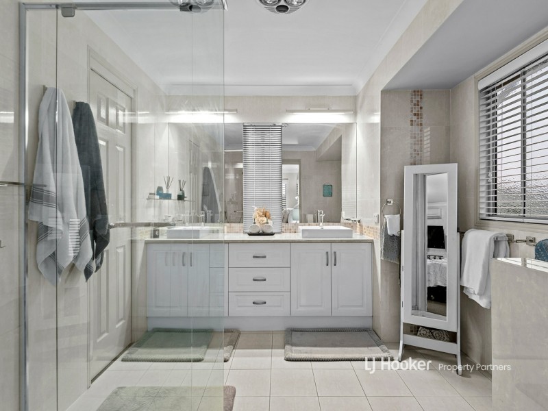 7 Lexington Place, Wishart QLD 4122