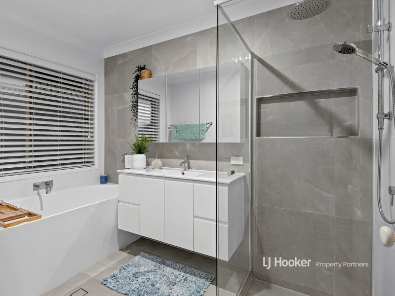 7 Lexington Place, Wishart QLD 4122