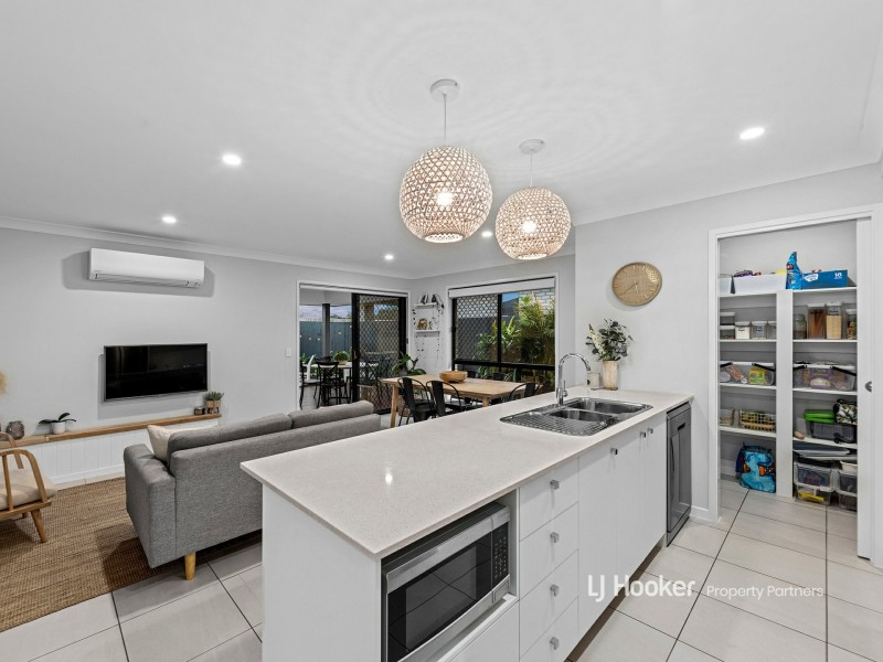 4 Indigo Lane, Park Ridge QLD 4125