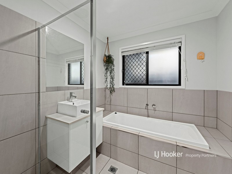 4 Indigo Lane, Park Ridge QLD 4125