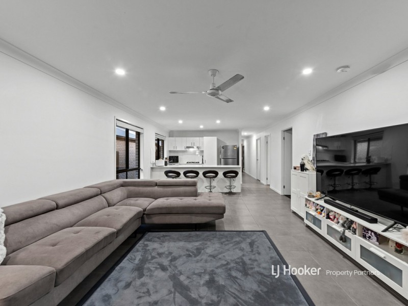 6 Mercy Circuit, Park Ridge QLD 4125