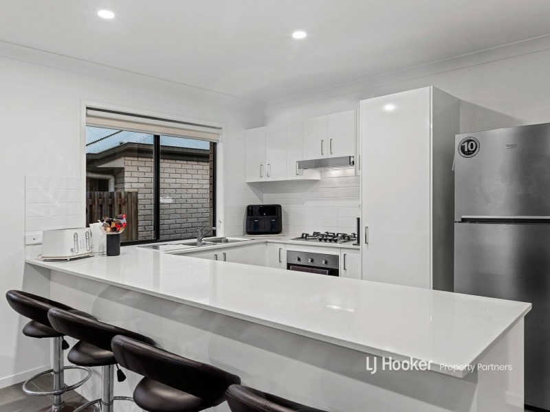 6 Mercy Circuit, Park Ridge QLD 4125