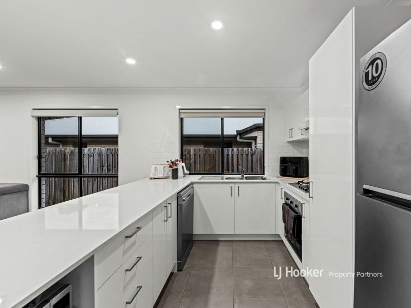 6 Mercy Circuit, Park Ridge QLD 4125