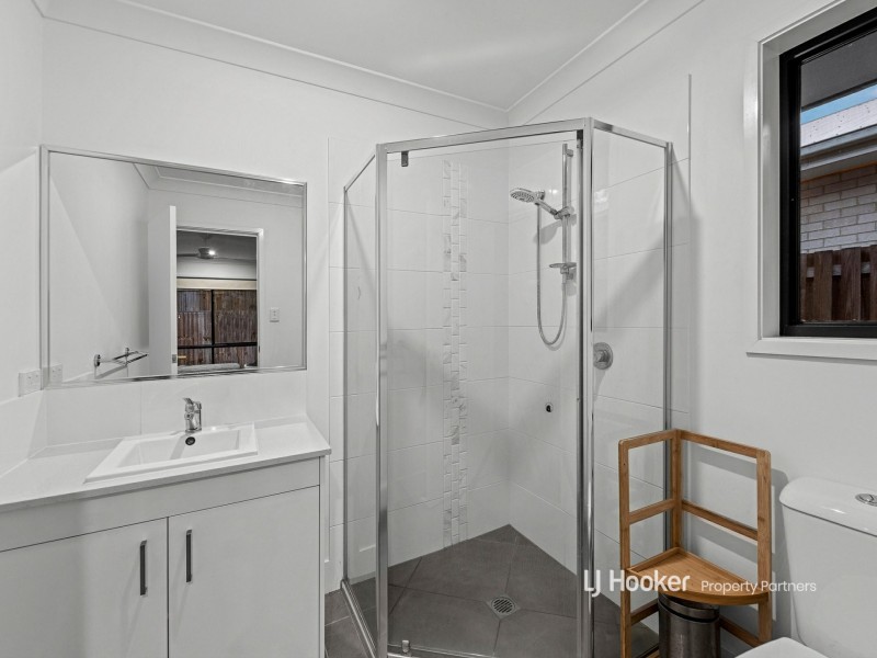 6 Mercy Circuit, Park Ridge QLD 4125