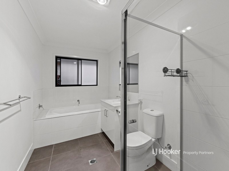 6 Mercy Circuit, Park Ridge QLD 4125