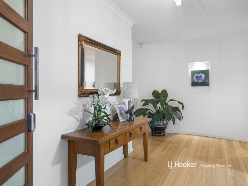 18 Pinnacle Place, Eight Mile Plains QLD 4113