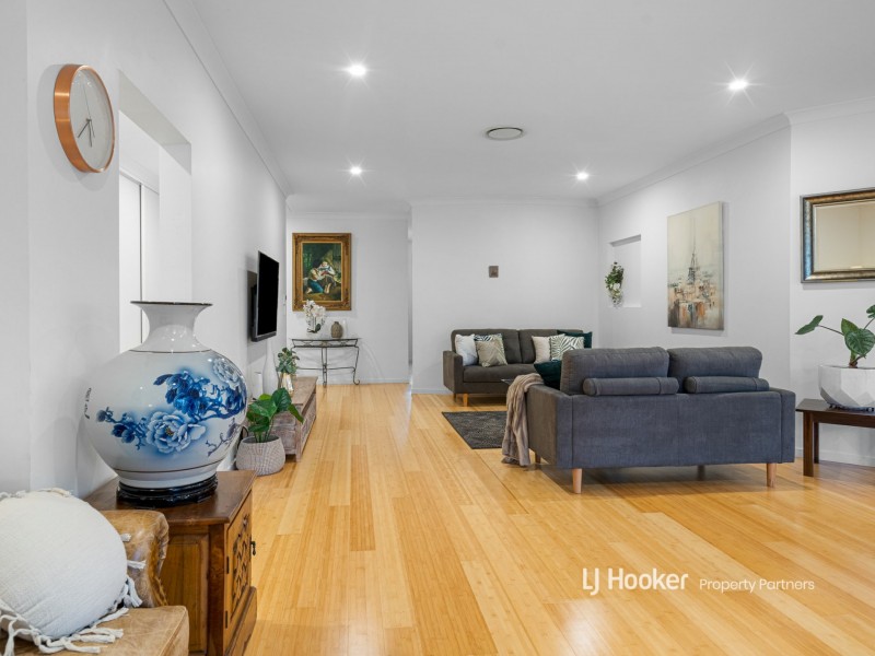 18 Pinnacle Place, Eight Mile Plains QLD 4113