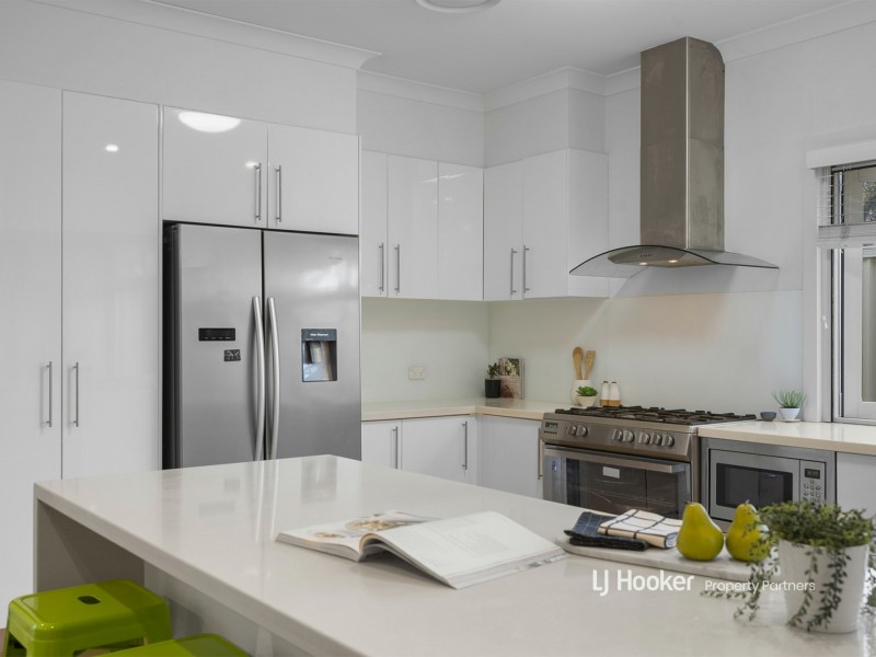 18 Pinnacle Place, Eight Mile Plains QLD 4113