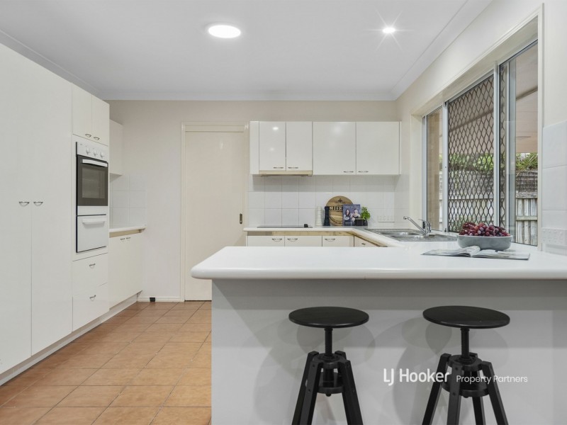 8 Forbes Place, Eight Mile Plains QLD 4113