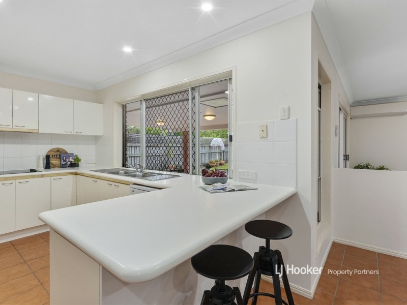 8 Forbes Place, Eight Mile Plains QLD 4113