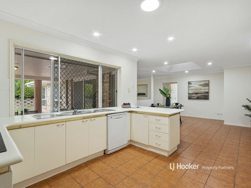 8 Forbes Place, Eight Mile Plains QLD 4113