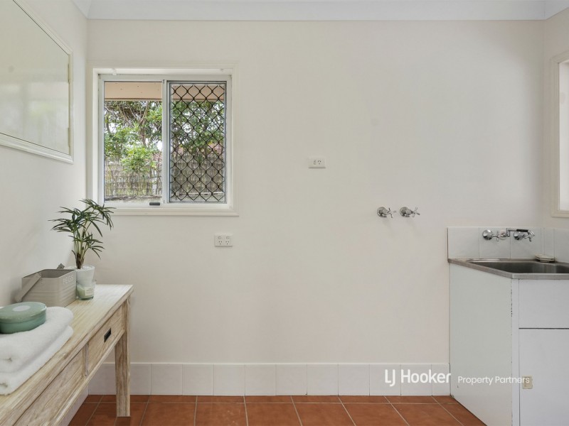 8 Forbes Place, Eight Mile Plains QLD 4113