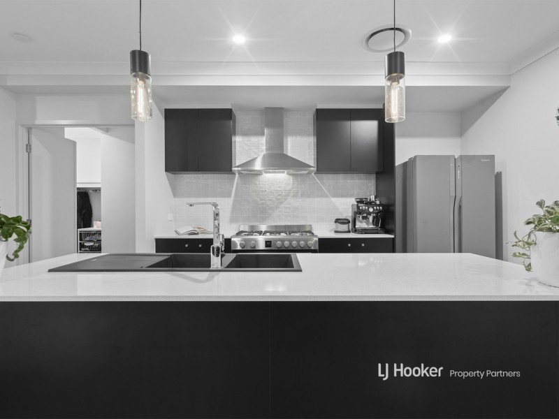 31 Hilltop Circuit, Pallara QLD 4110