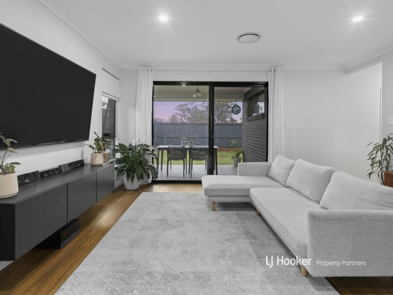 31 Hilltop Circuit, Pallara QLD 4110